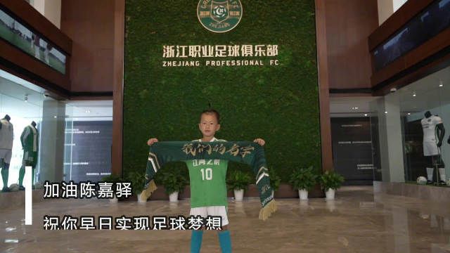 把腿张开的女人